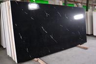 Чистая светлого черного искусственного листа камня кварца Calacatta легкая для верхней части кухни